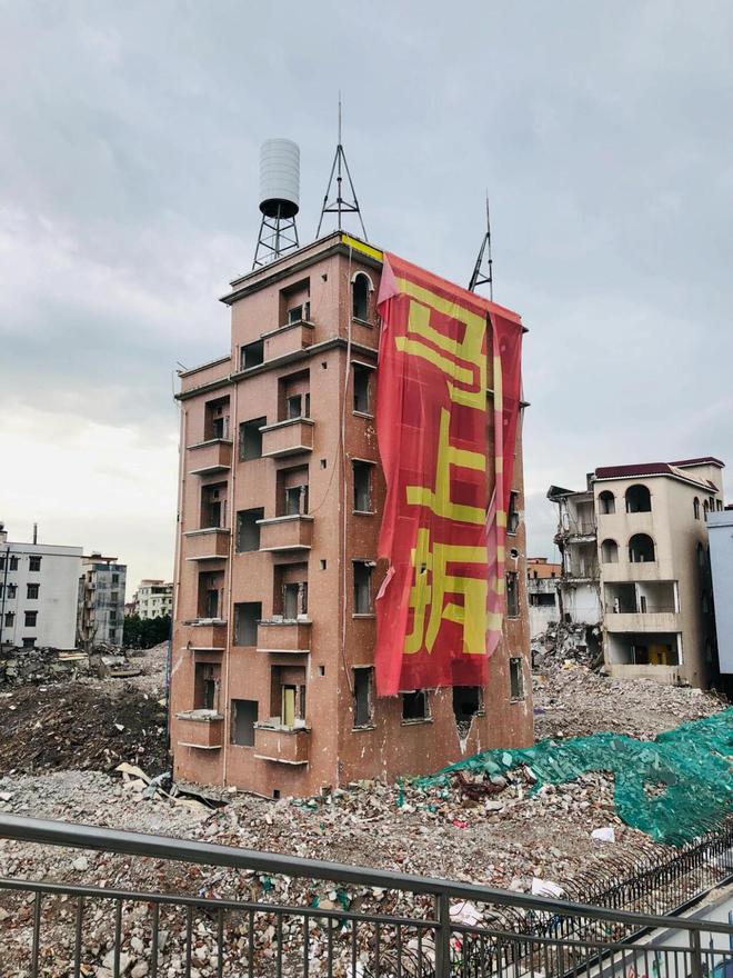 住建部一錘定音！樓齡超24年老房子身價(jià)暴漲有人拿了8200萬(wàn)(圖1)